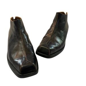 Cydwoq Stop Black Leather Womens Ankle Boot with Back Zipper Made in USA Size 37